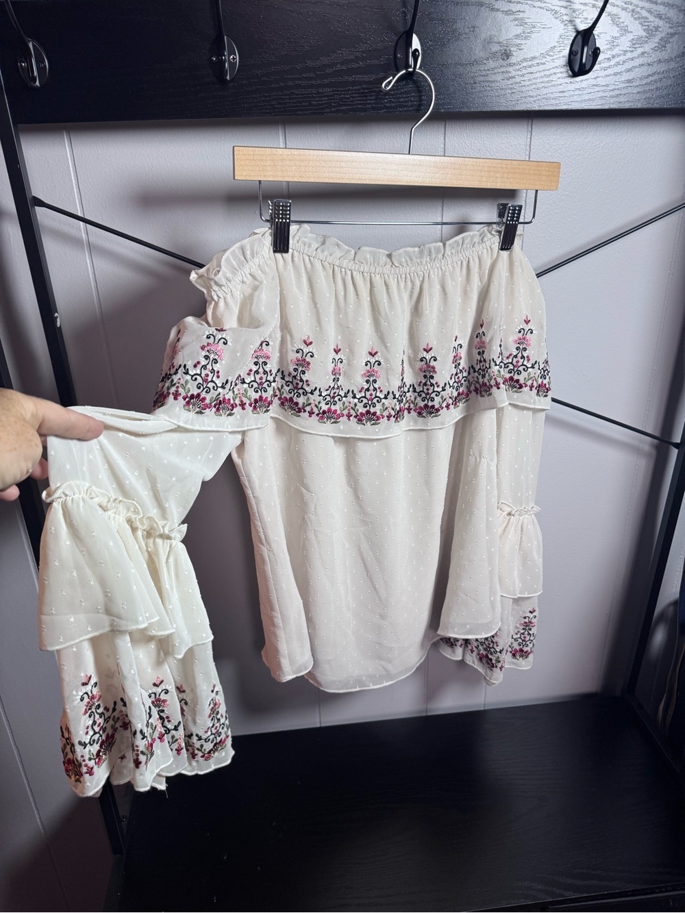 White House Black Market Cream Off-Shoulder Floral Embroidered Blouse